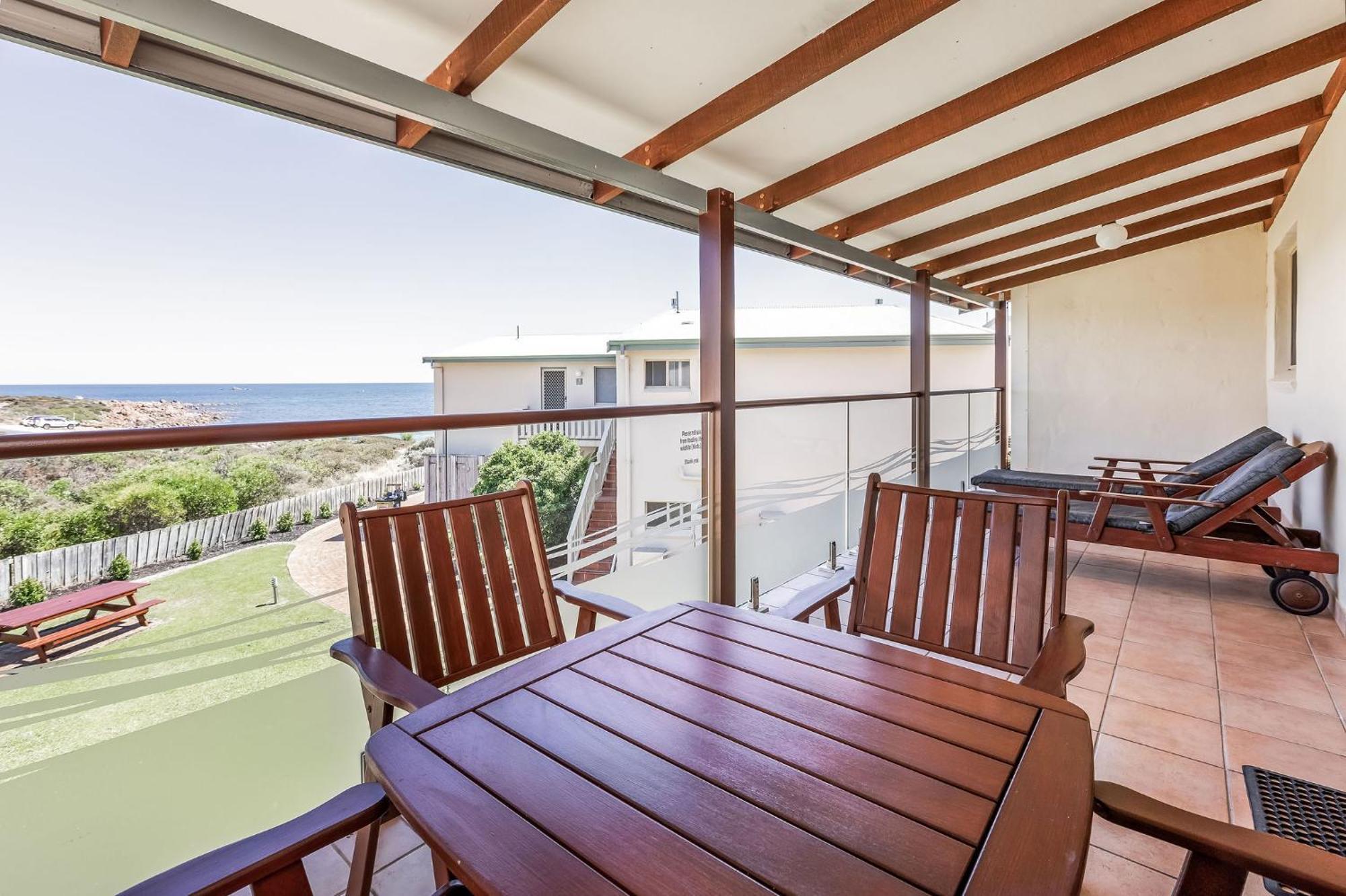 Canal Rocks Beachfront Apartments 얄링업 외부 사진