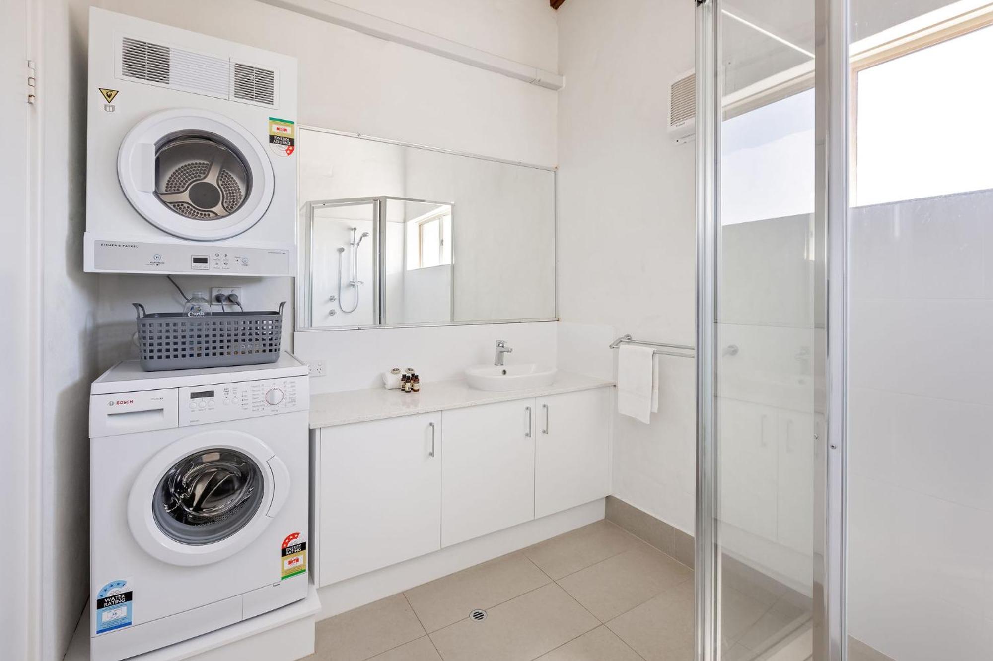 Canal Rocks Beachfront Apartments 얄링업 외부 사진